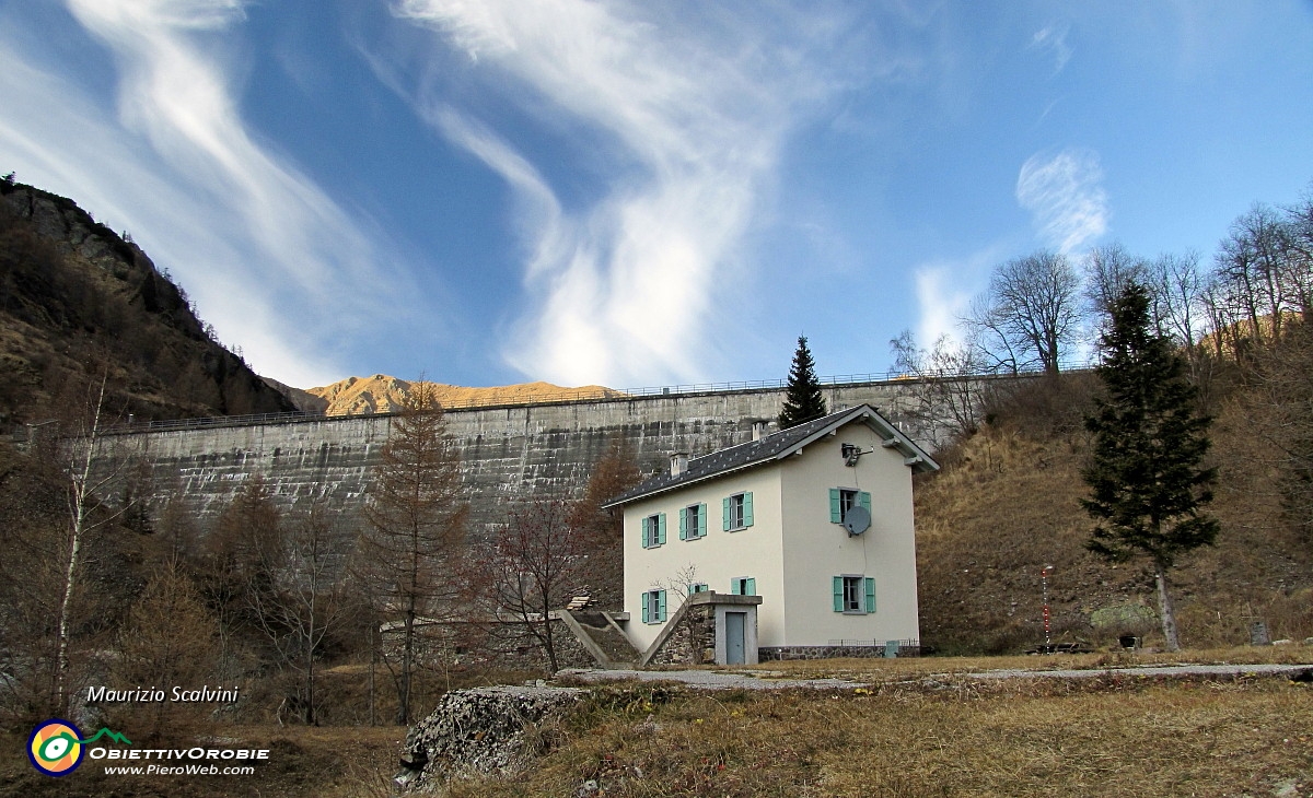 51 Casa dei guardiani della diga di Valmora....JPG